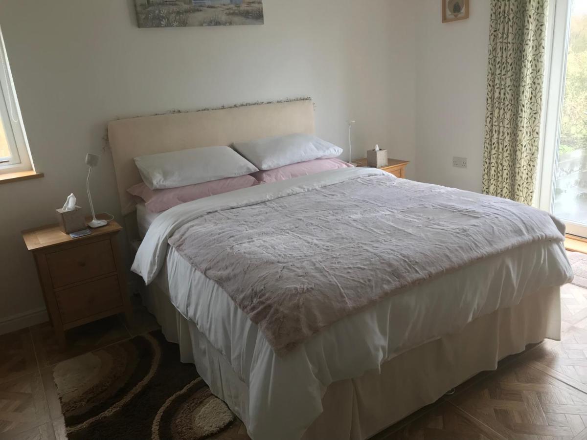 Pembrokeshire Fields Hotel ฮาเวอร์ฟอร์ดเวสต์ ภายนอก รูปภาพ